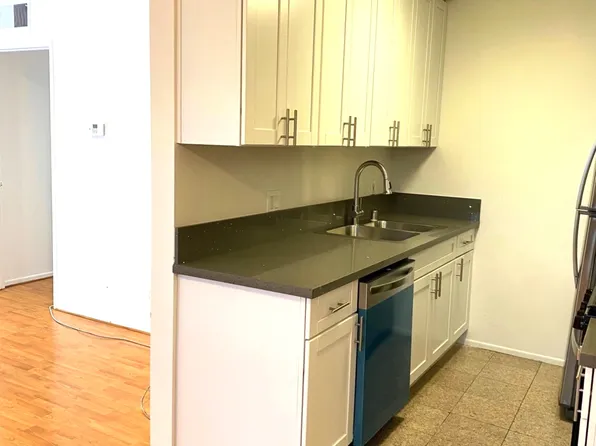 5246 Agnes Ave APT 204, Valley Village, CA 91607