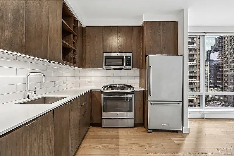 225 East 39th Street — Photo 3