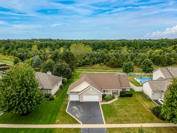 6582 Deer Isle Dr, Cherry Valley, IL 61016