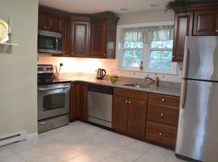 6 Maple Crest Cir APT E, Holyoke, MA 01040