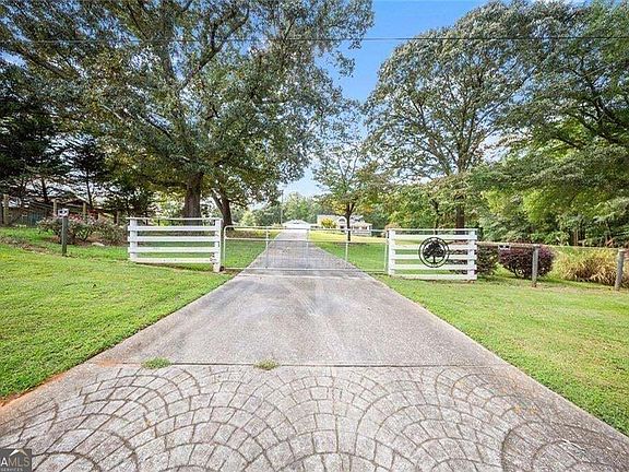 3rd image of 195 Sims Farm Way