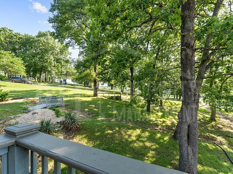 185 Eagle Pointe Dr — Photo 2