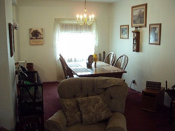 5th image of 990 Caroline St