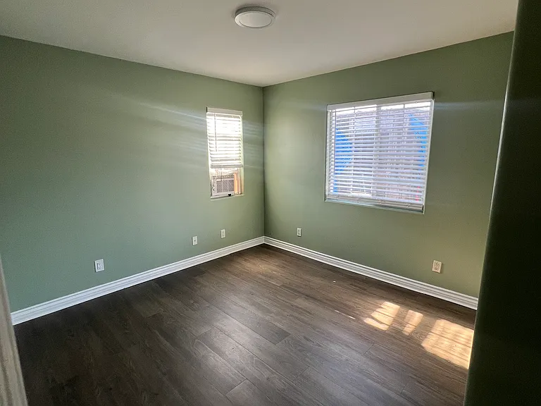 1253 W 55th St — Photo 9