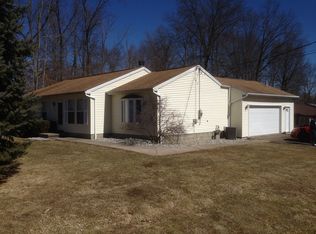 18087 Hillcrest Dr, Lake Milton, OH