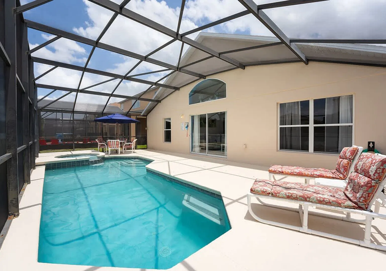 Spacious 4BR Home, Pool, Games, Pets Welcome — Photo 3