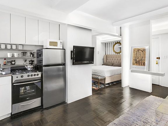 3rd image of 140 E 40th St APT 4G