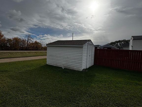 5th image of 4751 49a St