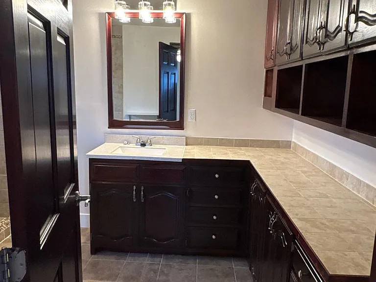 1317 Lexington Rd — Photo 24