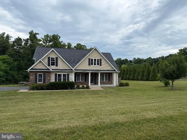 425 Freezeland Loop Rd, Linden, VA 22642