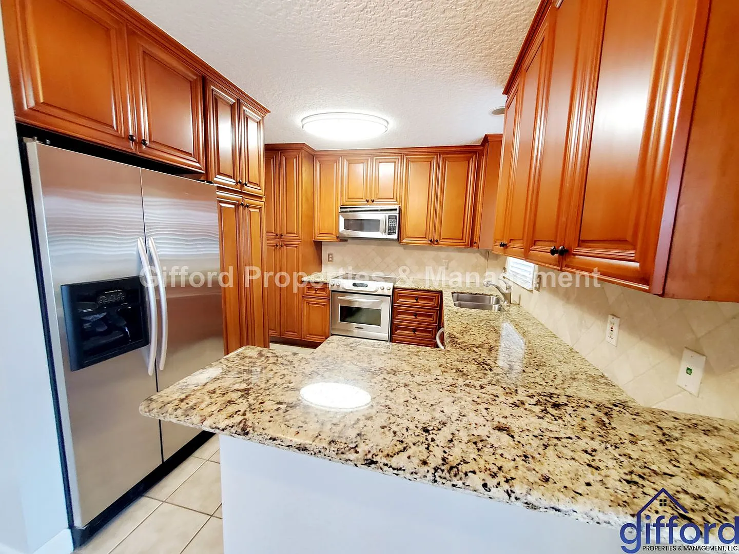 2BR/2BA Riverfront Luxury Condo — Photo 4