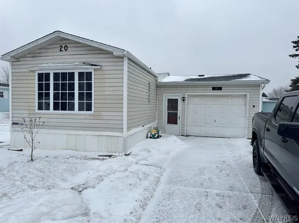20 Golden Pond Est, Akron, NY 14001