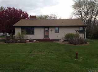501 N 4th St, Emery, SD 57332
