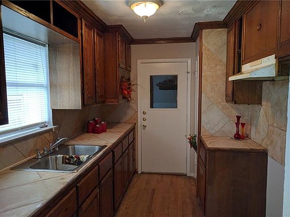 5th image of 3529 Edgebrook Dr