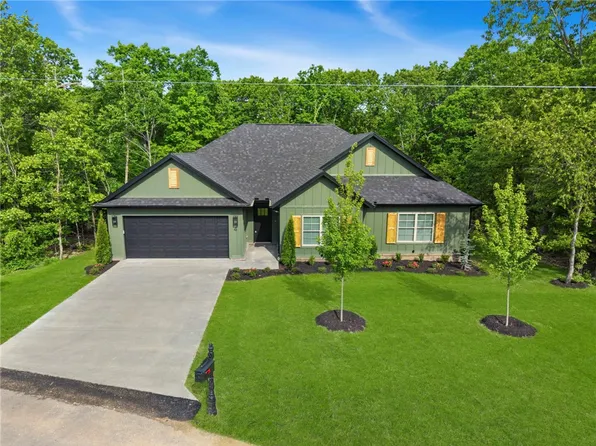 4 Naver Ln, Bella Vista, AR 72715