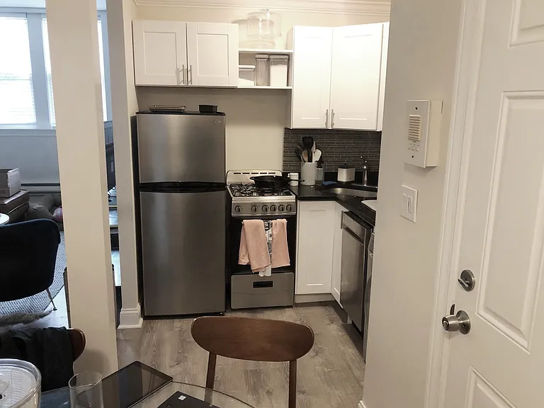 2129 N Dayton St #G1 — Photo 2