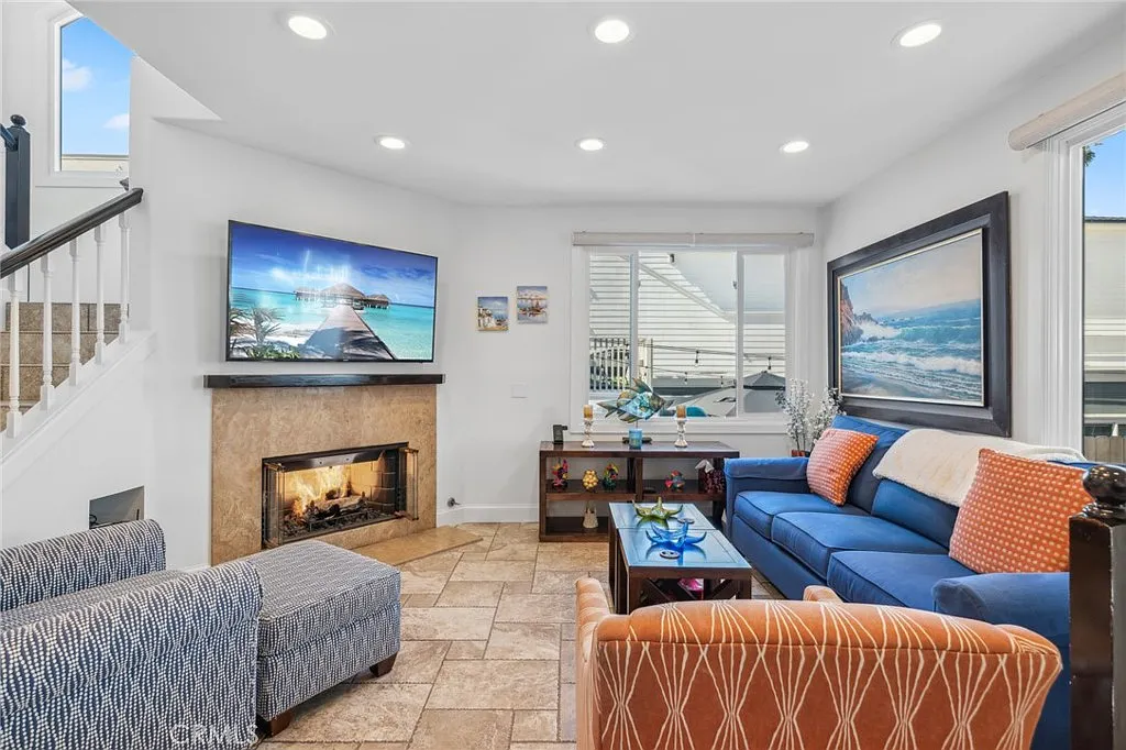 3 bed, 1419 sqft, $9,000 — Photo 3
