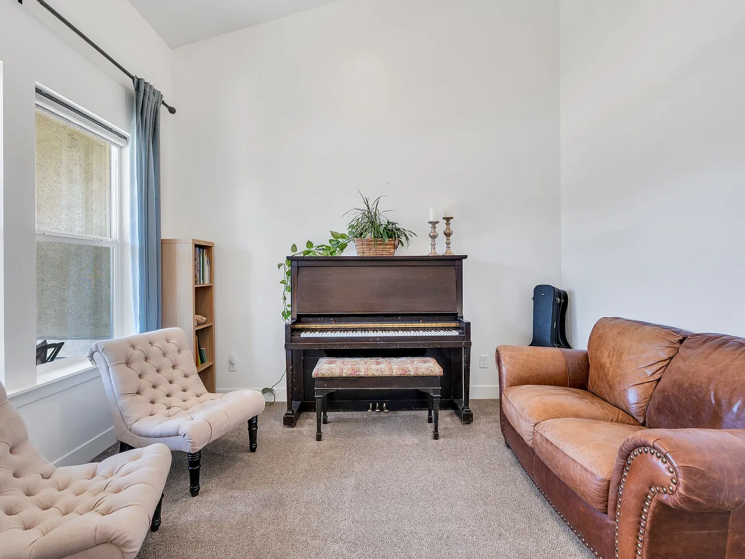 Beautiful 8 Bed 5.5 Bath — Photo 3