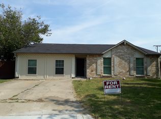 402 Buena Dr, Grand Prairie, TX 75052
