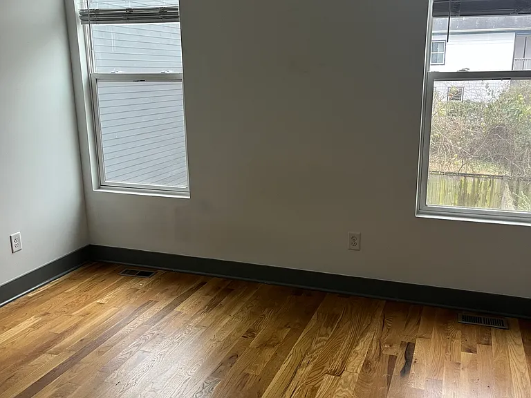 1150-1150A Cahal Ave — Photo 2
