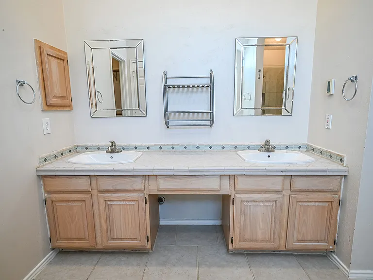 2100 Newport Dr — Photo 25