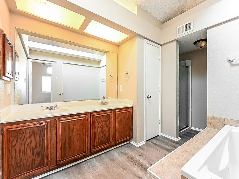 1411 Sandalwood Dr — Photo 14