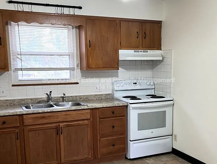 2320 S Grand Ave — Photo 5