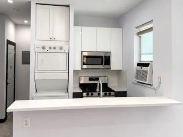 7305 Metropolitan Ave, Middle Village, NY 11379