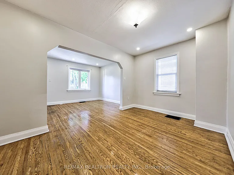 69 Harlandale Ave — Photo 4