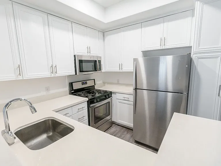 7057 Lanewood Ave — Photo 48