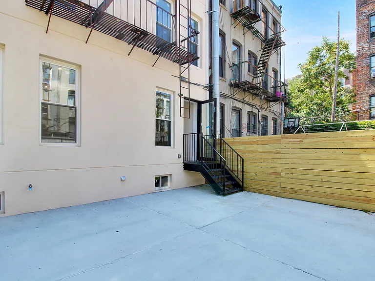 1387 Madison St #1R — Photo 13