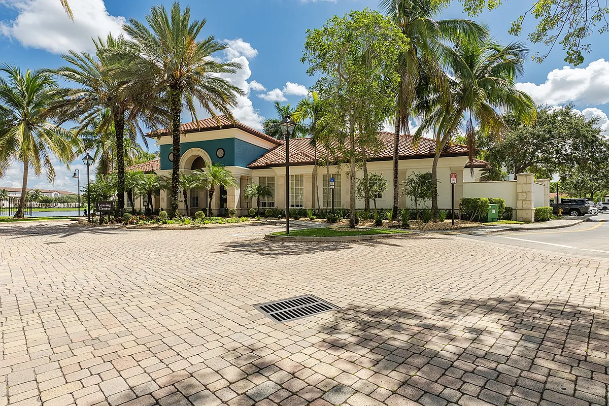 Building Photo - Grand Riviera Miramar