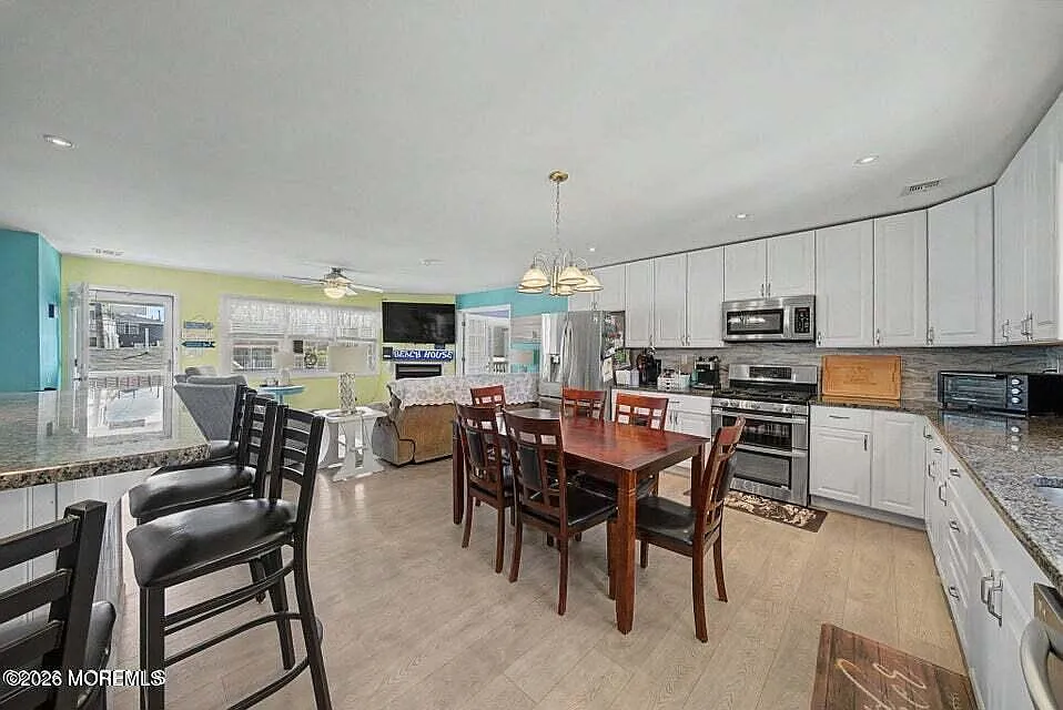 2 bed, 2000 sqft, $2,500 — Photo 2
