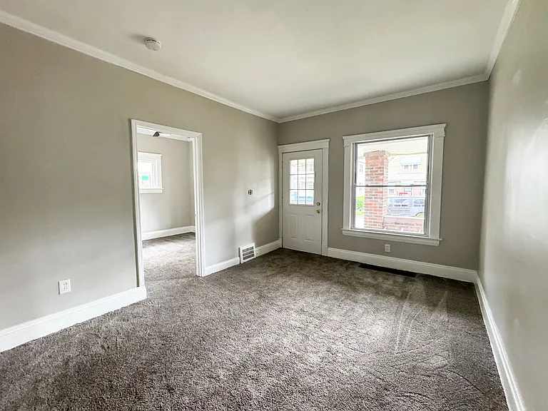 2778 E 120th St #1DOWNFRONT — Photo 12