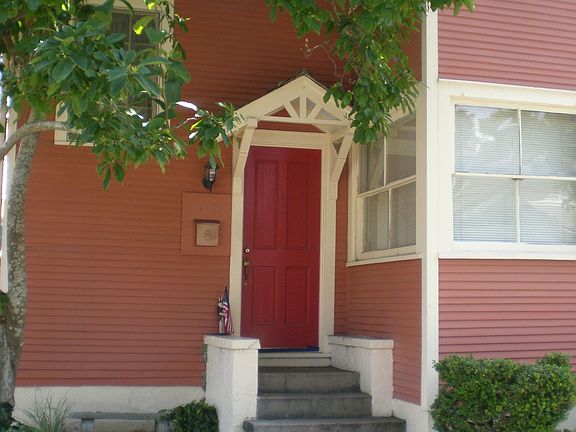2nd image of 905 Fern St