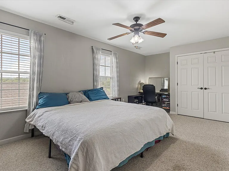 410 Ashbury Cir — Photo 15