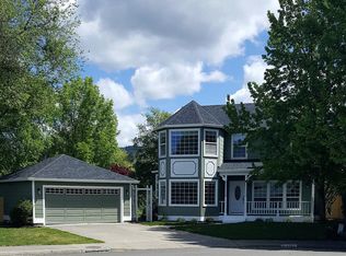 2793 Victoria Ct, Medford, OR 97504