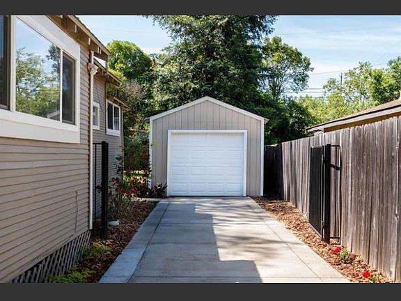 2nd image of 0 10th Ave