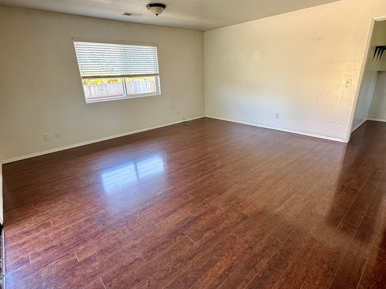 3 bed, 1865 sqft, $2,700 — Photo 3