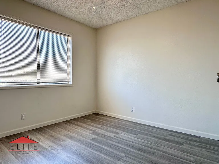 1300 N El Prado Dr — Photo 9