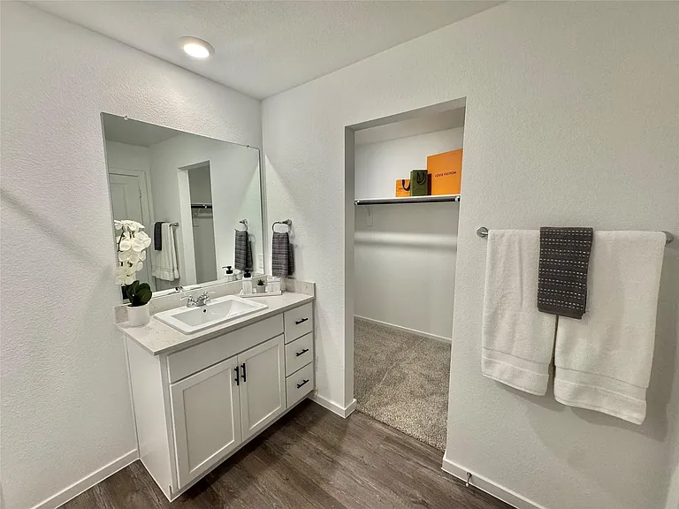 40821 Hawthorne Glades St — Photo 10