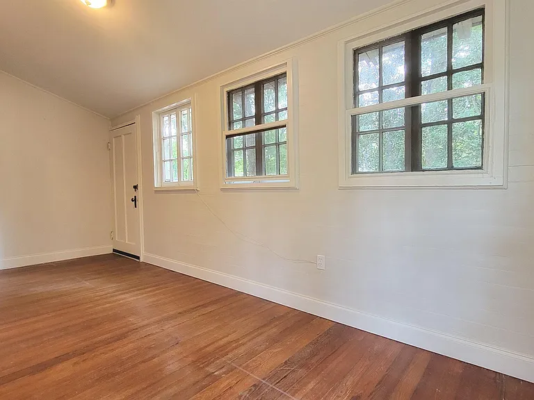 342 E State St — Photo 17
