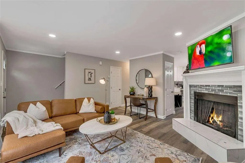 3 bed, 2.5 bath, $3,750 — Photo 2