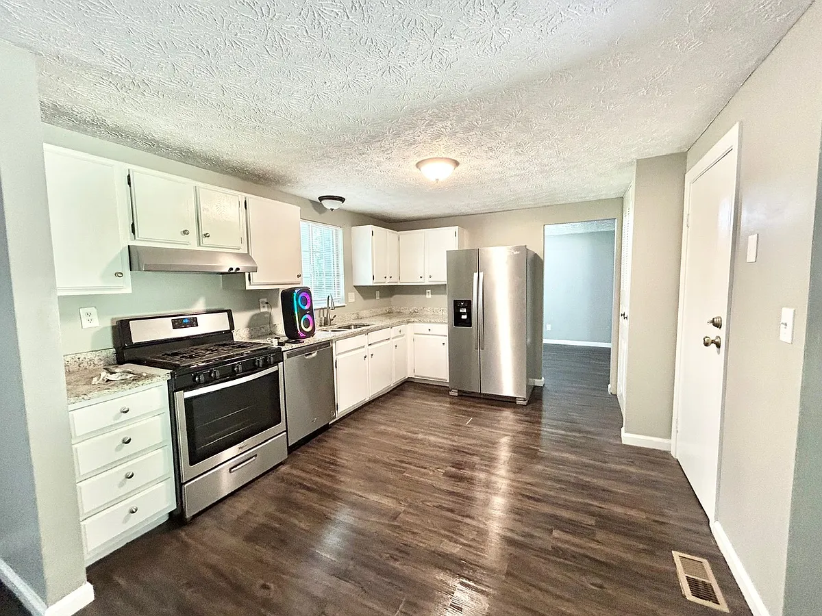 Kitchen - 1900 Madras Ct
