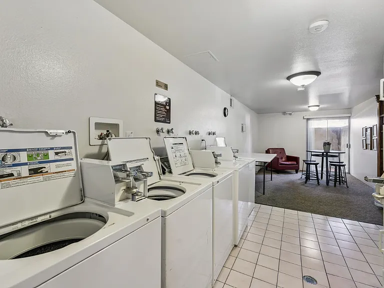 Post House Apartments — Photo 11