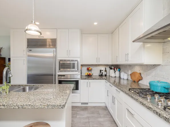 32558 Murray Ave, Abbotsford, BC V2T 4T5