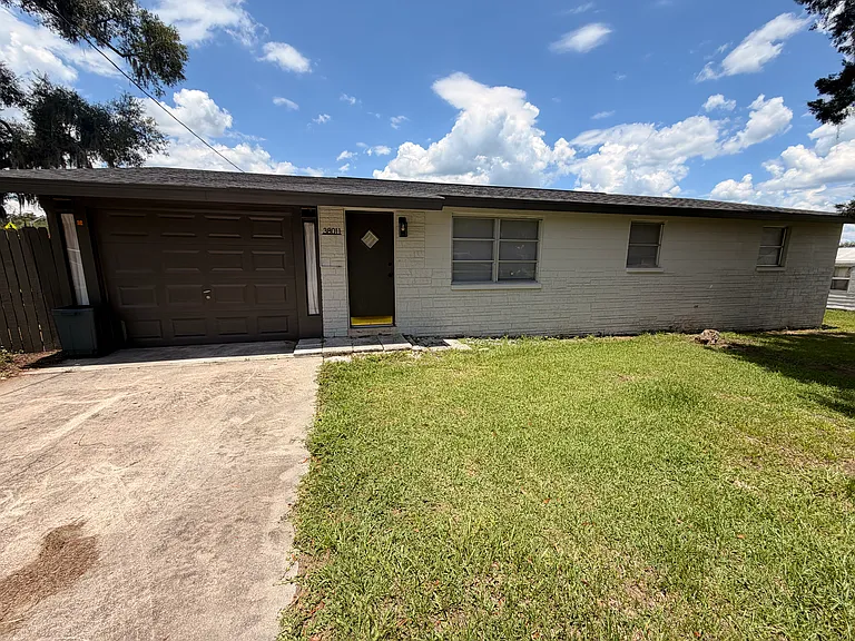 38011 Dixie Ave — Photo 1