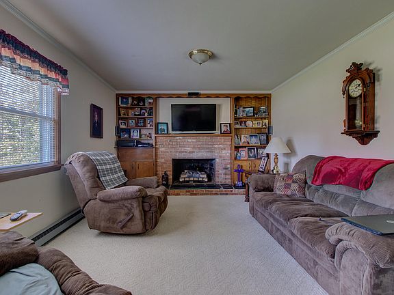 3rd image of 2605 Jackson Dr