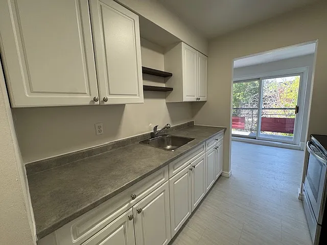 236 Louisa St #8B — Photo 6