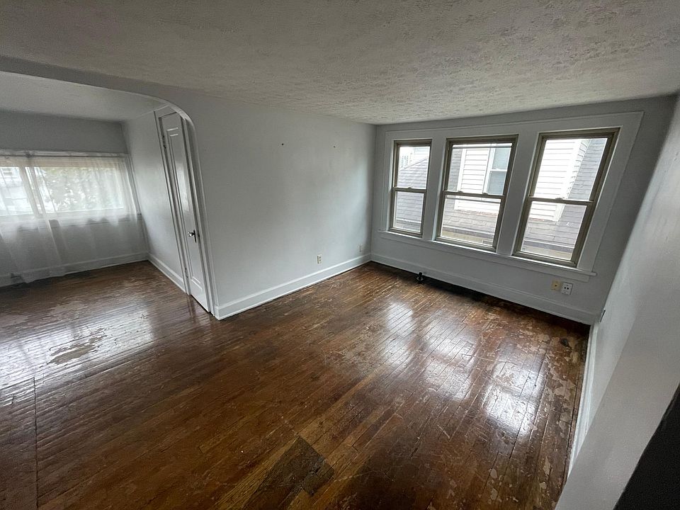 1st image of 60 Hawthorne Ave #3